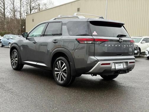 2025 Nissan Pathfinder Platinum 4WD