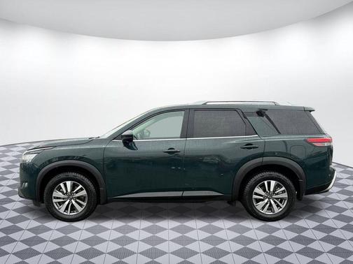 2023 Nissan Pathfinder SL 4WD