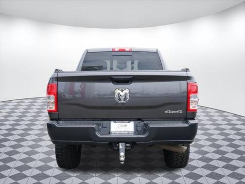 2022 RAM 2500 Tradesman Crew Cab 4x4 6'4' Box