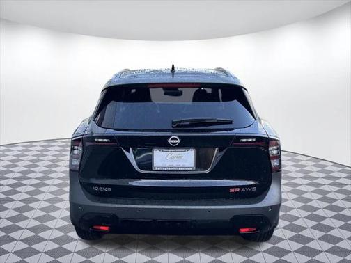 2025 Nissan Kicks SR
