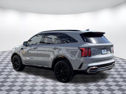Gray 2022 Kia Sorento SX
