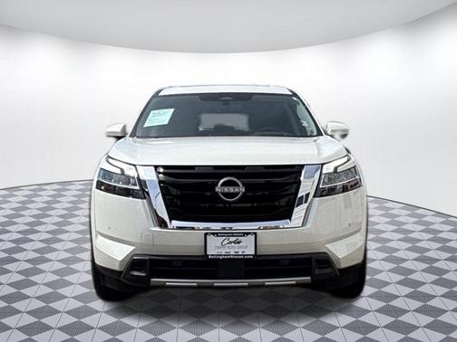 Pearl White Tricoat 2023 Nissan Pathfinder Platinum 4WD