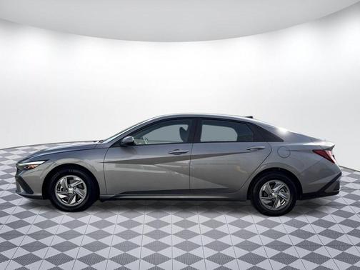 Fluid Metal 2025 Hyundai ELANTRA SE