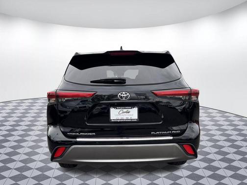 Midnight Black Metallic 2022 Toyota Highlander Platinum