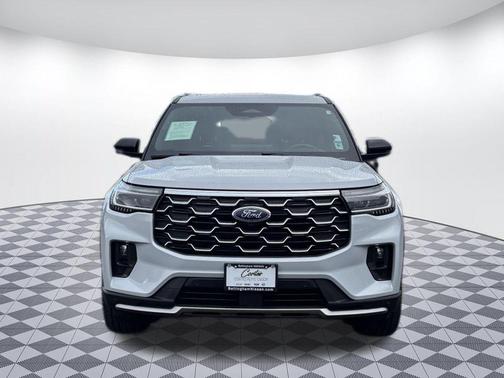 White Metallic 2025 Ford Explorer Platinum