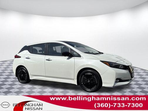 Super Black/Pearl White 2024 Nissan Leaf SV PLUS