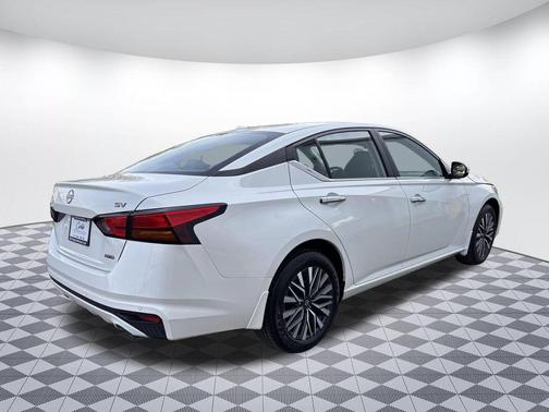 Pearl White Tricoat 2024 Nissan Altima 2.5 SV