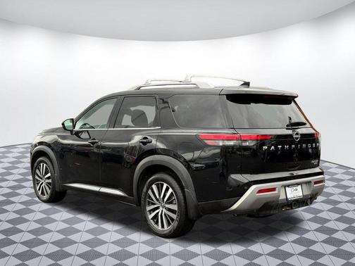 2022 Nissan Pathfinder Platinum 4WD