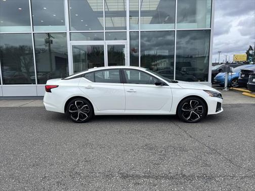 2023 Nissan Altima SR FWD