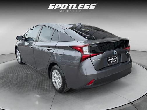 Magnetic Gray Metallic 2022 Toyota Prius LE
