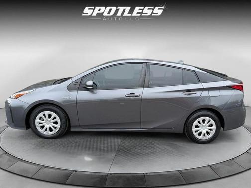 Magnetic Gray Metallic 2022 Toyota Prius LE