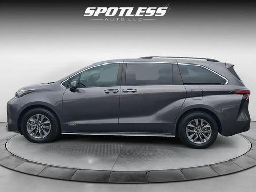2021 Toyota Sienna LE