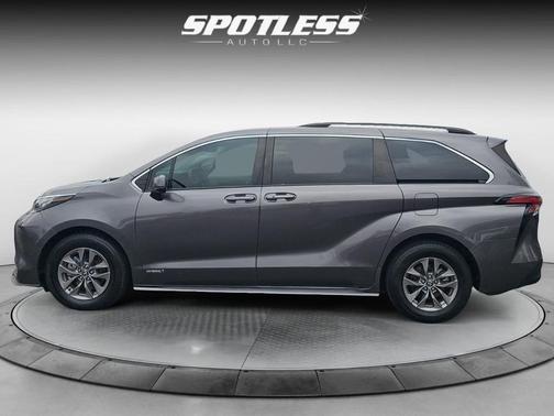 2021 Toyota Sienna LE