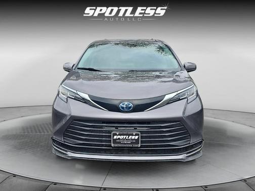 2021 Toyota Sienna LE