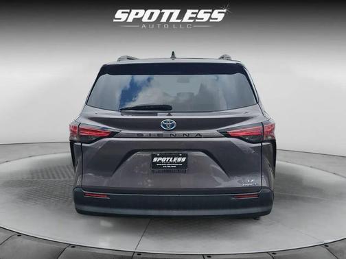 2021 Toyota Sienna LE
