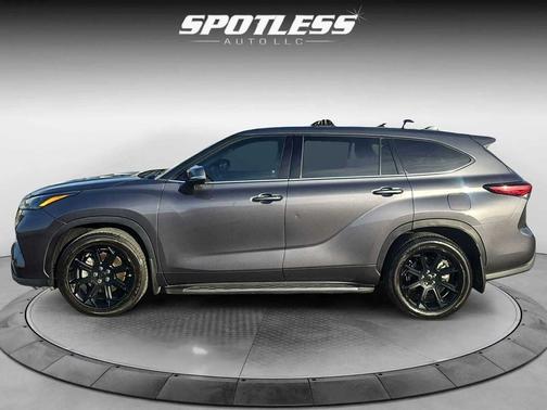 2022 Toyota Highlander LE
