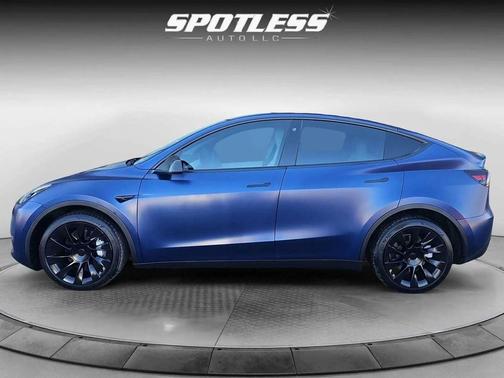 2022 Tesla Model Y Long Range Dual Motor All-Wheel Drive