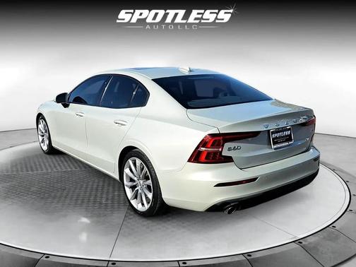 2019 Volvo S60 T5 Momentum