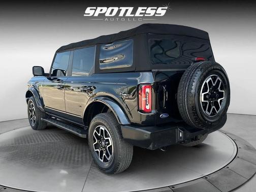 Shadow Black 2022 Ford Bronco Outer Banks