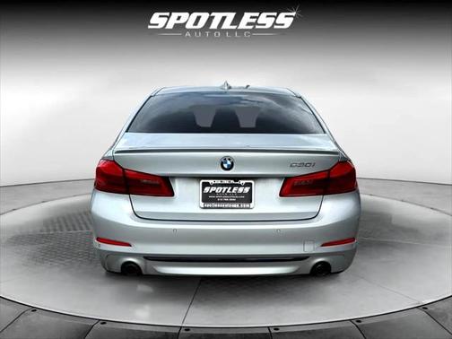 2020 BMW 530 530i