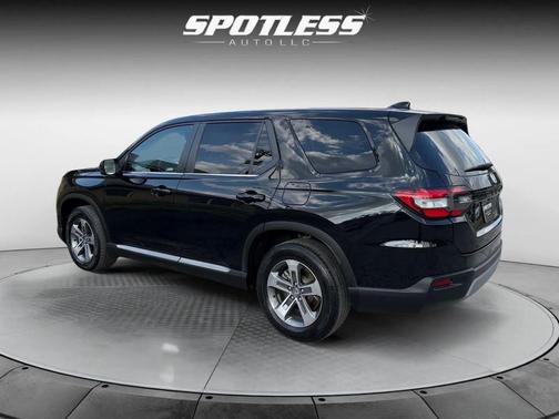 Crystal Black Pearl 2025 Honda Pilot