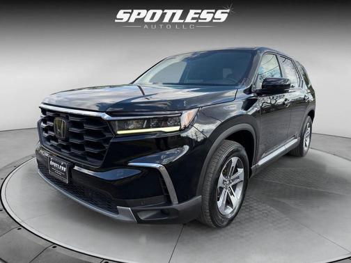 Crystal Black Pearl 2025 Honda Pilot