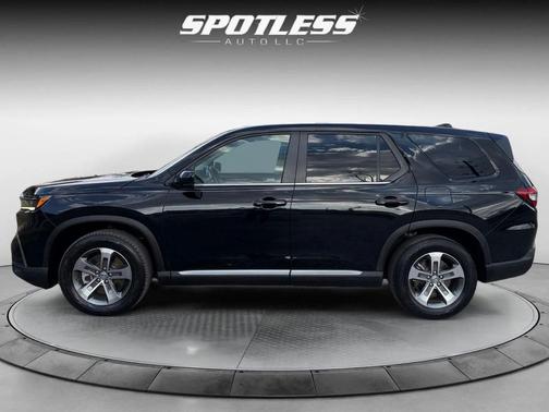 Crystal Black Pearl 2025 Honda Pilot