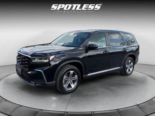 Crystal Black Pearl 2025 Honda Pilot