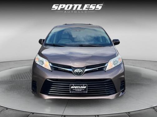 2020 Toyota Sienna LE