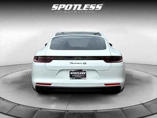 2018 Porsche Panamera 4S