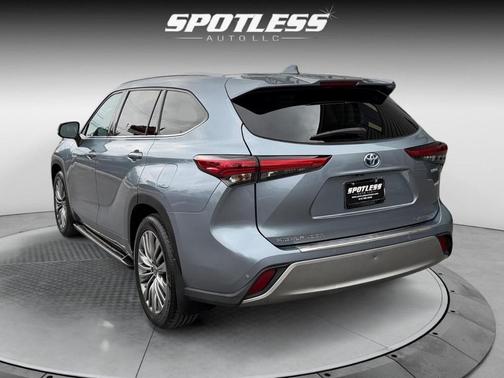 2021 Toyota Highlander Hybrid Platinum