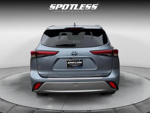 2021 Toyota Highlander Hybrid Platinum