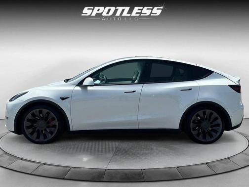 Pearl White Multi-Coat 2022 Tesla Model Y Performance Dual Motor All-Wheel Drive