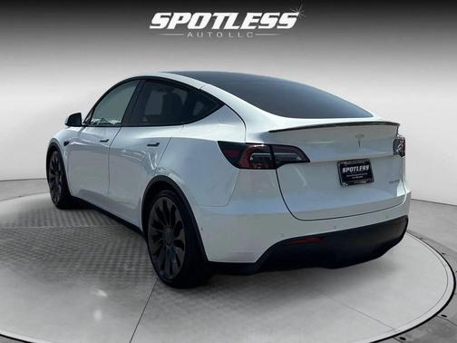 Pearl White Multi-Coat 2022 Tesla Model Y Performance Dual Motor All-Wheel Drive