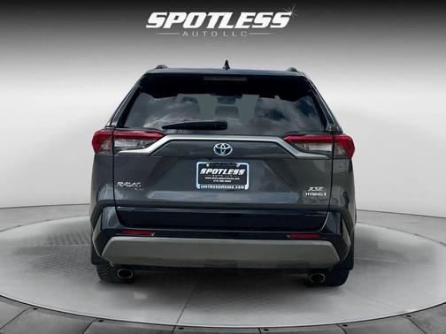 Magnetic Gray Metallic w/Black Roof 2019 Toyota RAV4 Hybrid SE
