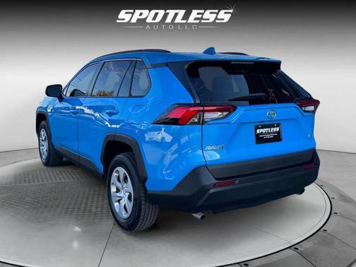 2020 Toyota RAV4 LE