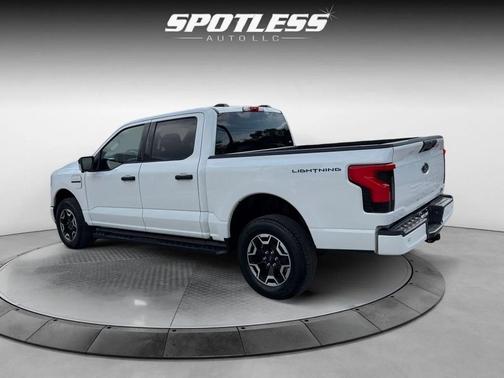 Oxford White 2023 Ford F-150 Lightning XLT
