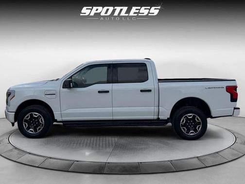 Oxford White 2023 Ford F-150 Lightning XLT