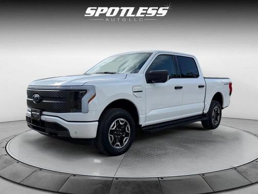 Oxford White 2023 Ford F-150 Lightning XLT