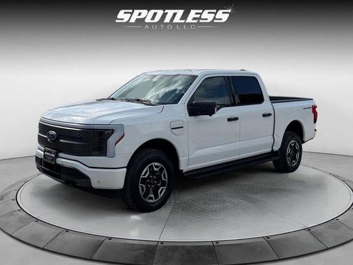 Oxford White 2023 Ford F-150 Lightning XLT