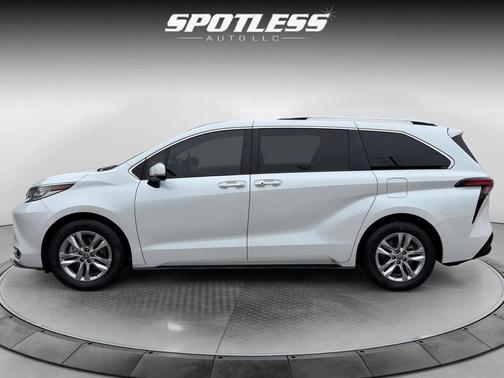 2022 Toyota Sienna Limited