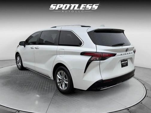 2022 Toyota Sienna Limited