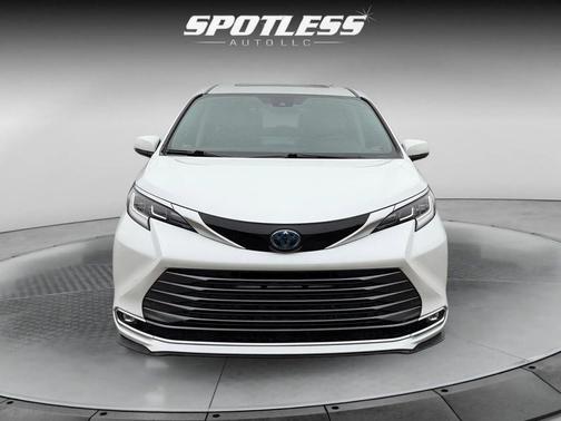 2022 Toyota Sienna Limited