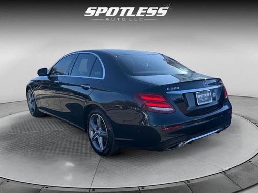 2017 Mercedes-Benz E-Class E300 Luxury 4MATIC Sedan