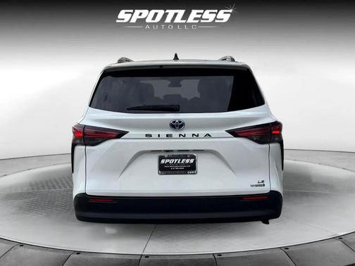 2021 Toyota Sienna LE