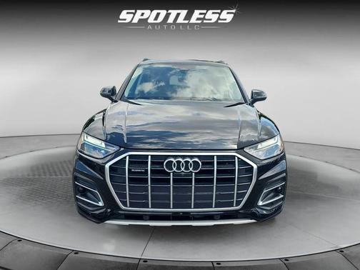 Mythos Black Metallic 2023 Audi Q5 40 Premium Plus