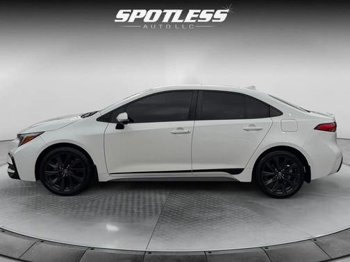 Ice Cap 2024 Toyota Corolla SE