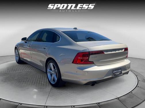 2018 Volvo S90 T5 Momentum