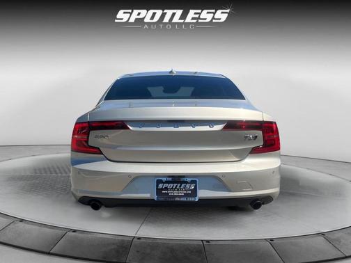2018 Volvo S90 T5 Momentum