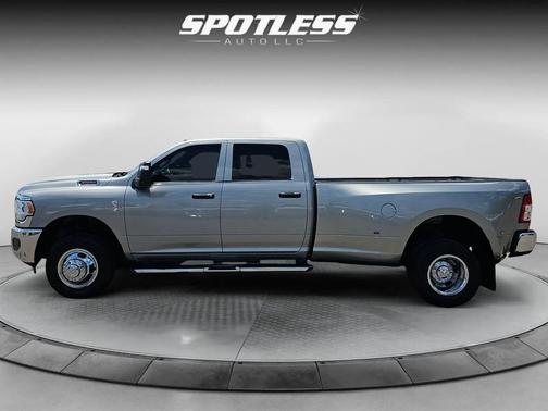 Billet Silver Metallic Clearcoat 2024 RAM 3500 Tradesman Crew Cab 4x4 8' Box